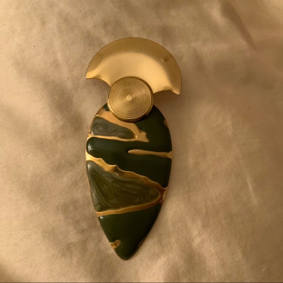 80s Large style gold tone metal resin earrings - Picture 5 of 5